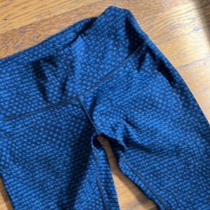 Black and blue print lululemon leggings
